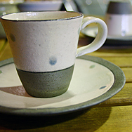 2色の水玉コーヒーカップ